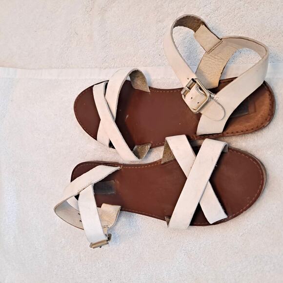 Steve Madden White and Brown Sandals - Picture 5 of 8